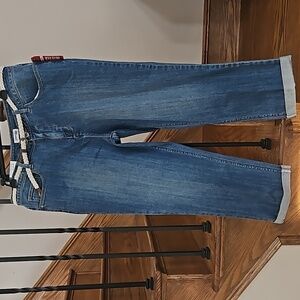 NWT St. John's Bay Classic Fit Capri Jeans